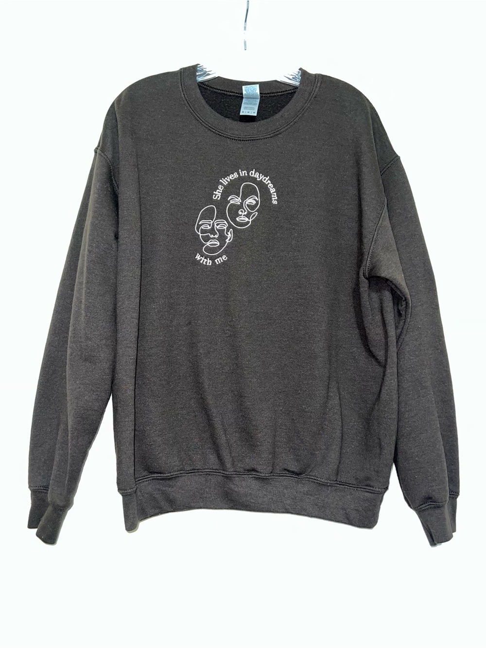 EUC "She Lives In Daydreams With Me" Gildan Size M Brown Embroidered Sweatshirt